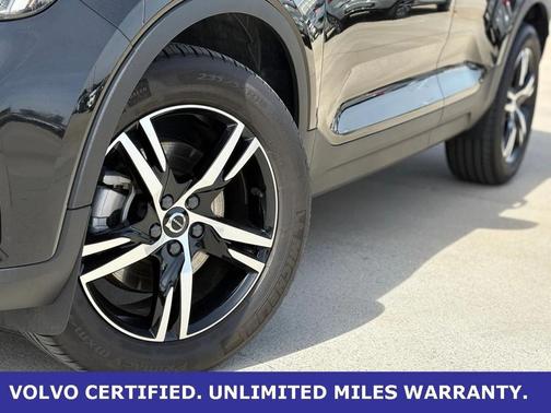 2025 Volvo XC40 B5 AWD