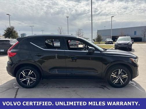 2025 Volvo XC40 B5 AWD