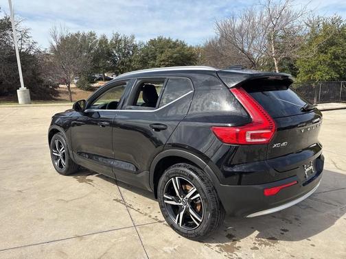 2025 Volvo XC40 B5 AWD