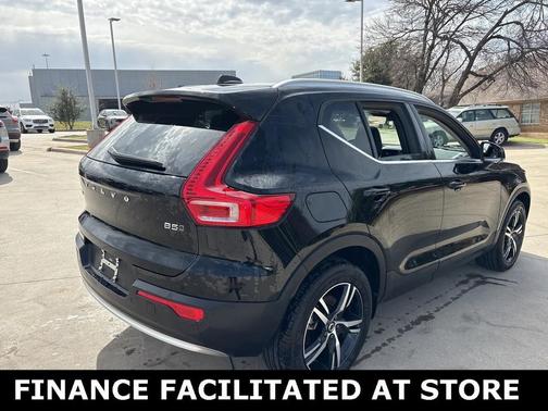 2025 Volvo XC40 B5 AWD