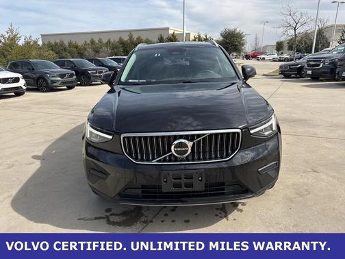2025 Volvo XC40 B5 AWD