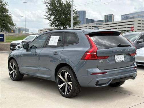 2023 Volvo XC60 B5 Ultimate Dark Theme