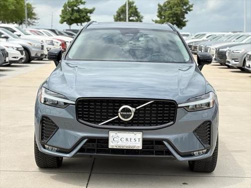 2023 Volvo XC60 B5 Ultimate Dark Theme