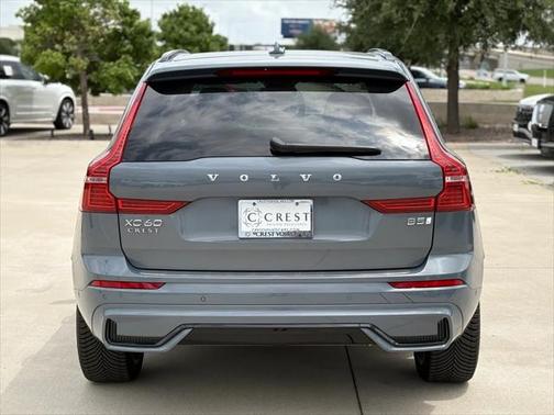 2023 Volvo XC60 B5 Ultimate Dark Theme