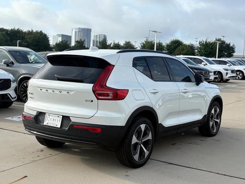 2026 Volvo XC40 B5 Plus