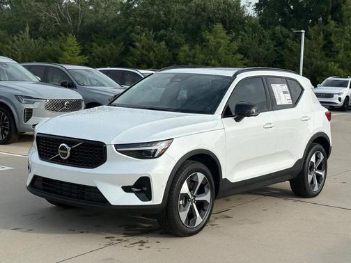 2026 Volvo XC40 B5 Plus