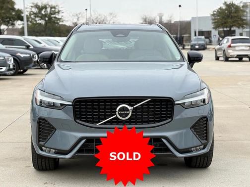 2023 Volvo XC60 B5 Plus Dark Theme
