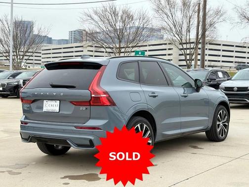 2023 Volvo XC60 B5 Plus Dark Theme