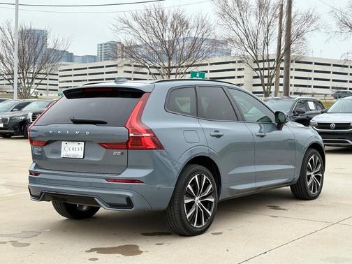 2023 Volvo XC60 B5 Plus Dark Theme