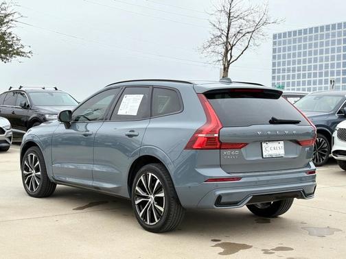 2023 Volvo XC60 B5 Plus Dark Theme