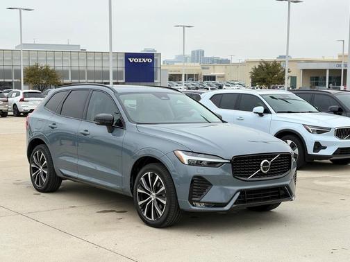 2023 Volvo XC60 B5 Plus Dark Theme