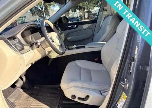 2023 Volvo XC60 B5 Plus Dark Theme