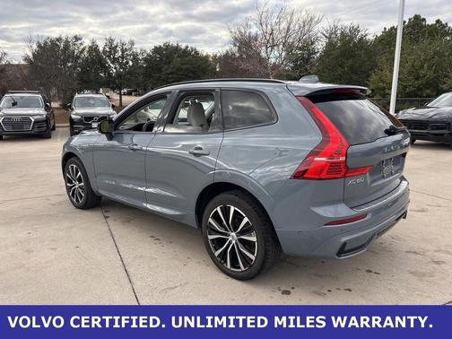 2023 Volvo XC60 B5 Plus Dark Theme