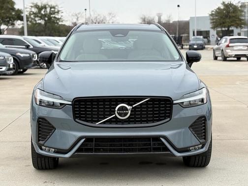 2023 Volvo XC60 B5 Plus Dark Theme