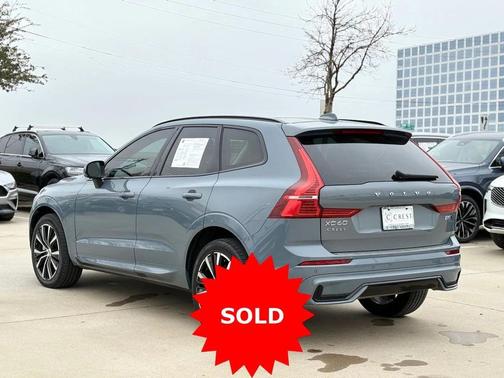 2023 Volvo XC60 B5 Plus Dark Theme