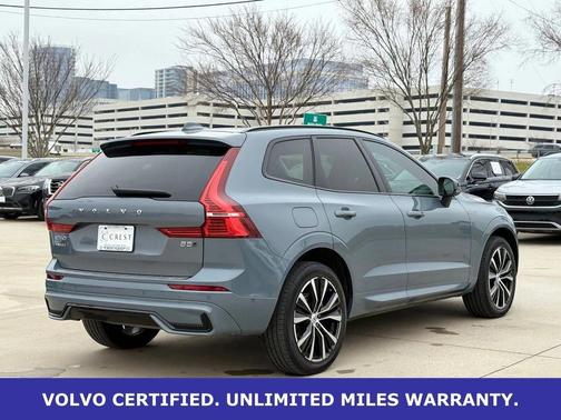 2023 Volvo XC60 B5 Plus Dark Theme