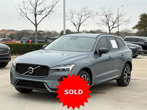 2023 Volvo XC60 B5 Plus Dark Theme