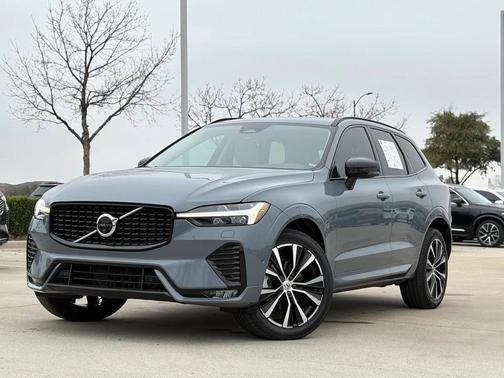 2023 Volvo XC60 B5 Plus Dark Theme