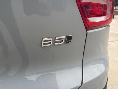 2025 Volvo XC40 B5 AWD