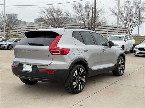 2025 Volvo XC40 B5 Ultra Dark Theme