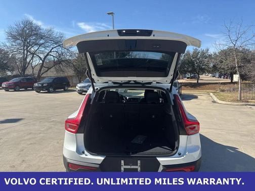 2025 Volvo XC40 B5 AWD