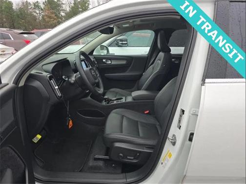 2025 Volvo XC40 B5 AWD