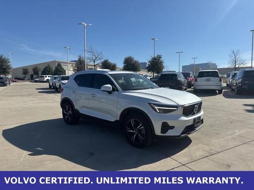 2025 Volvo XC40 B5 AWD