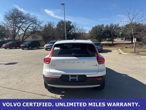 2025 Volvo XC40 B5 AWD