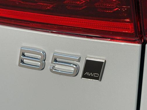 Vapour Grey 2027 Volvo XC60 Plus