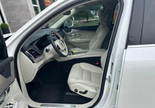Crystal White Metallic 2024 Volvo XC90 B6 Plus Bright Theme