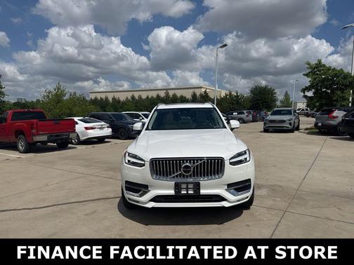 Crystal White Metallic 2024 Volvo XC90 B6 Plus Bright Theme
