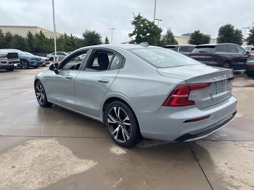 2025 Volvo S60 Plus Dark Theme