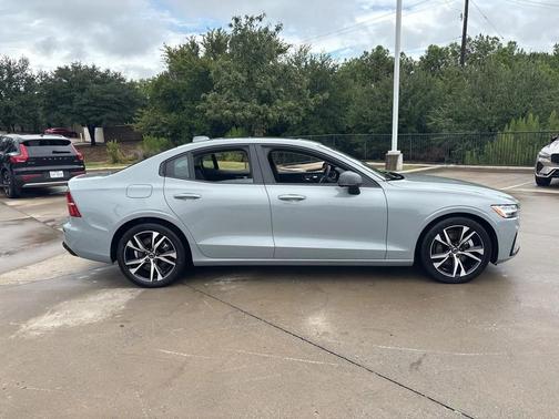 2025 Volvo S60 Plus Dark Theme