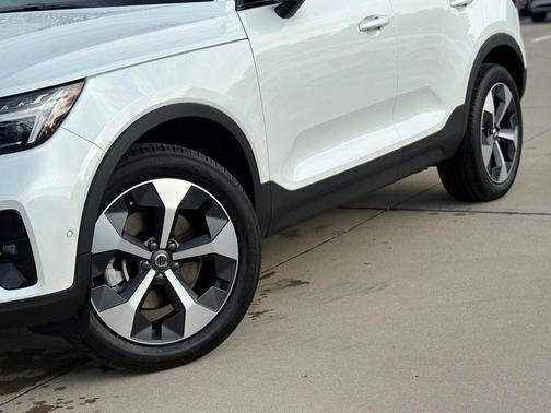 2026 Volvo XC40 B5 Plus