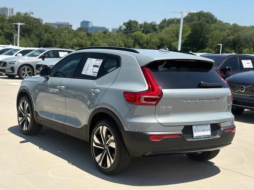 2026 Volvo XC40 B4 Plus