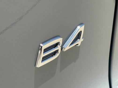 2026 Volvo XC40 B4 Plus