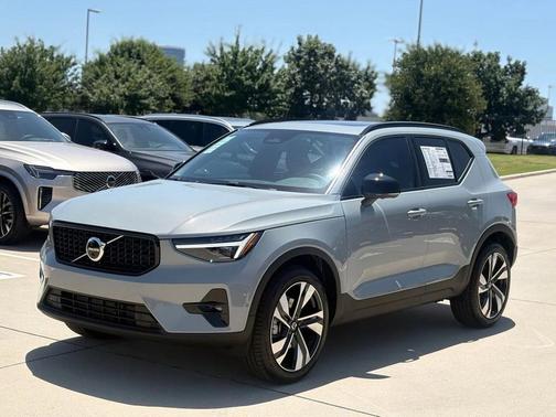 2026 Volvo XC40 B4 Plus