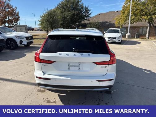 2025 Volvo V60 Cross Country B5 Plus