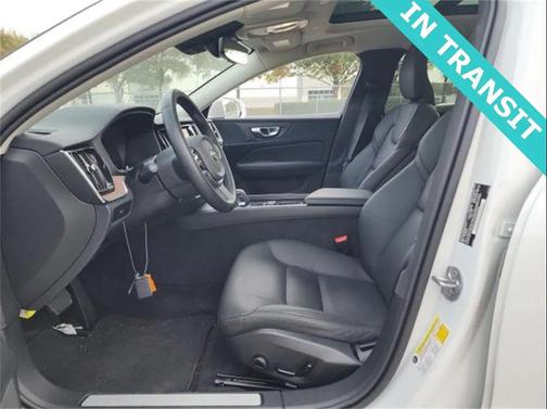 2025 Volvo V60 Cross Country B5 Plus