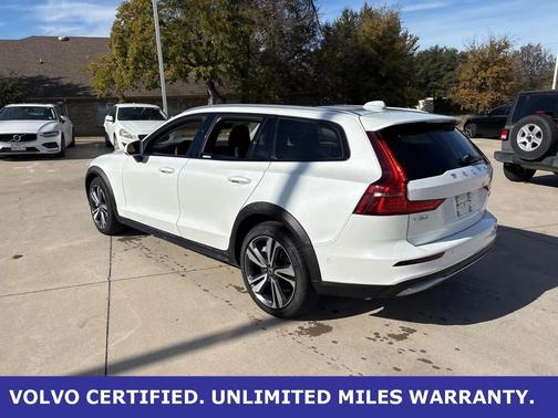 2025 Volvo V60 Cross Country B5 Plus