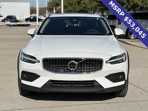 2025 Volvo V60 Cross Country B5 Plus