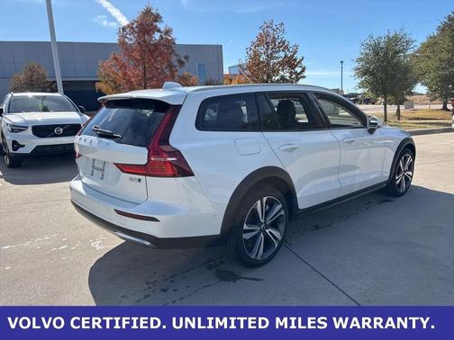 2025 Volvo V60 Cross Country B5 Plus