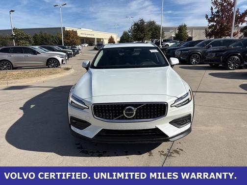 2025 Volvo V60 Cross Country B5 Plus