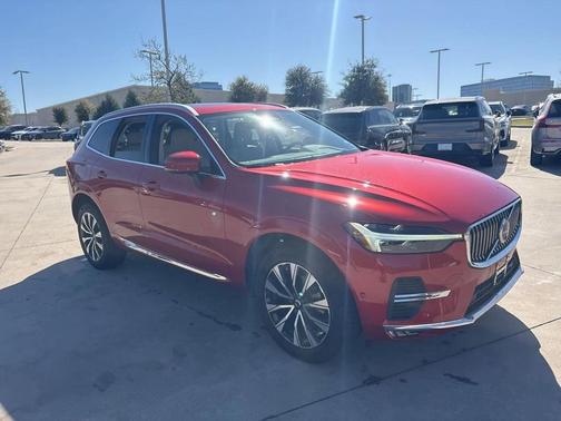 2023 Volvo XC60 B5 Plus Bright Theme
