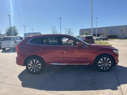 2023 Volvo XC60 B5 Plus Bright Theme