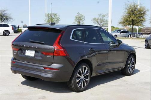 2022 Volvo XC60 B5 Momentum