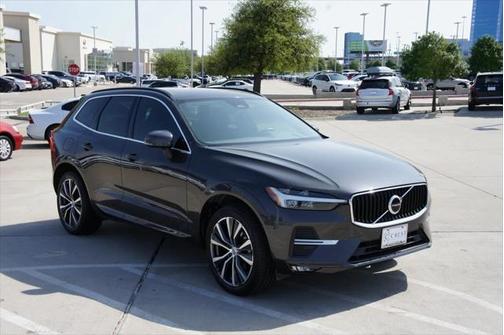 2022 Volvo XC60 B5 Momentum