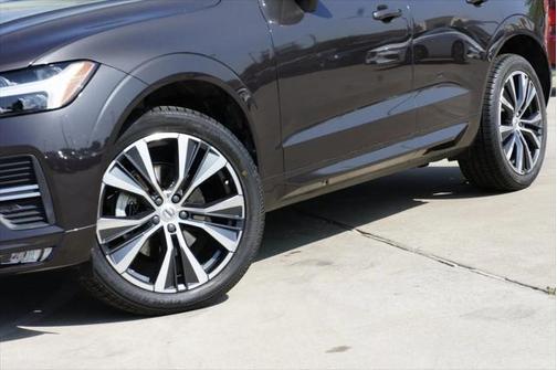2022 Volvo XC60 B5 Momentum