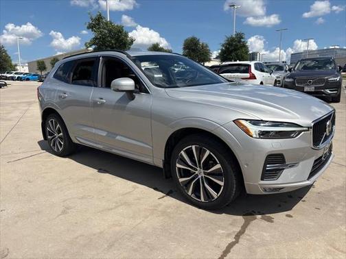 2022 Volvo XC60 B5 Momentum