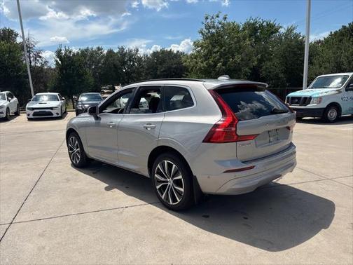 2022 Volvo XC60 B5 Momentum